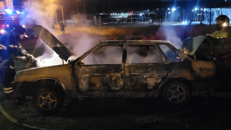 Автомобиль сгорел в центре Братска